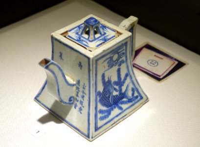 Teapot, Gia Long, 1802-1819 - Royal ceramic, Nguyen dynasty, 19th century AD - Vietnam National Museum of Fine Arts - Hanoi, Vietnam - DSC05309