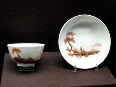 Tea bowl and saucer, c. 1782-1787, New Hall, Shelton, Staffordshire, decorator attributed to Fidelle Duvivier, hybrid hard-paste porcelain, overglaze enamels - Gardiner Museum, Toronto - DSC00768