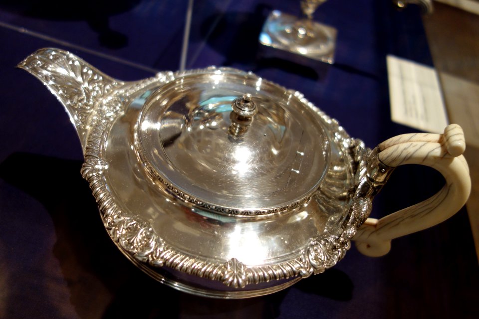 Teapot, Paul Storr, British, 1814-1815, silver - Huntington Museum of Art - DSC05386