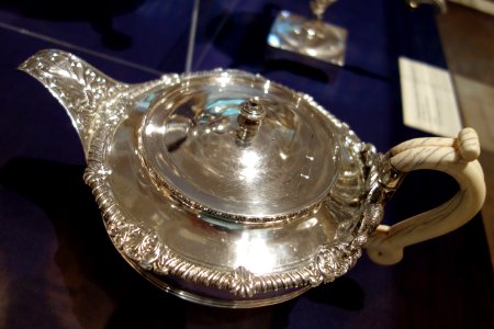 Teapot, Paul Storr, British, 1814-1815, silver - Huntington Museum of Art - DSC05386