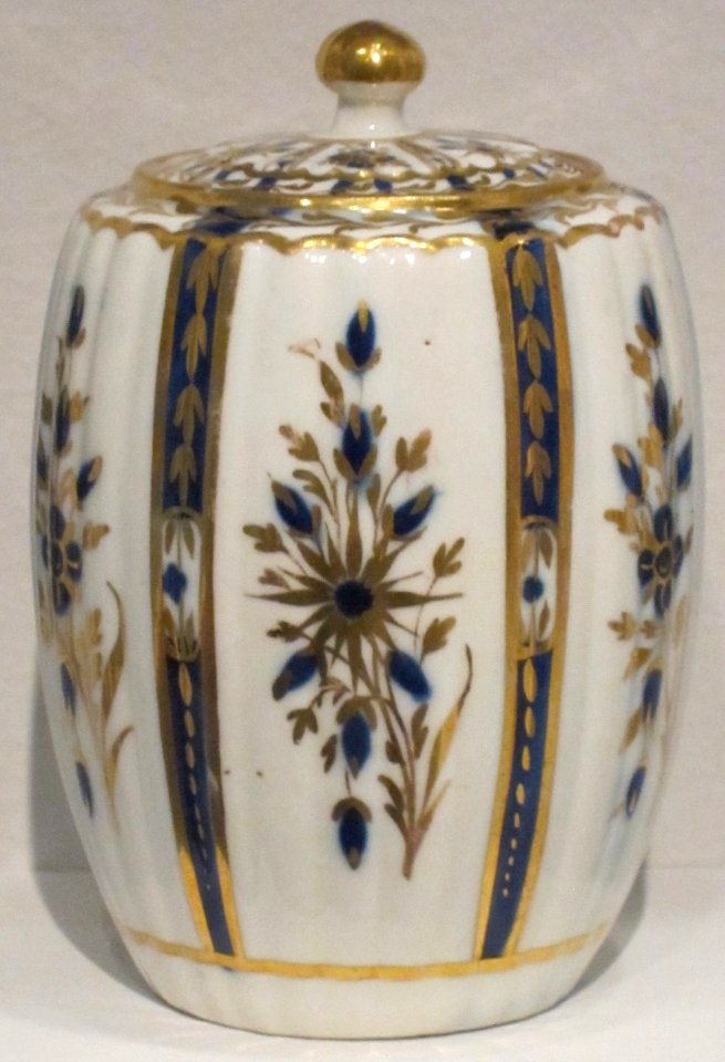 Tea caddy, English, possibly Caughley, Honolulu Museum of Art