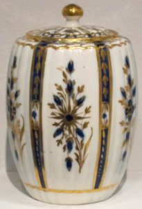Tea caddy, English, possibly Caughley, Honolulu Museum of Art