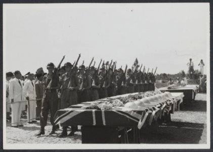 Te Palembang werd op 18 maart het burger- en militair ereveld plechtig ingewijd., Bestanddeelnr 344022 004