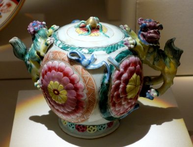 Teapot, China export for European market, 18th century, porcelain - Chazen Museum of Art - DSC02228