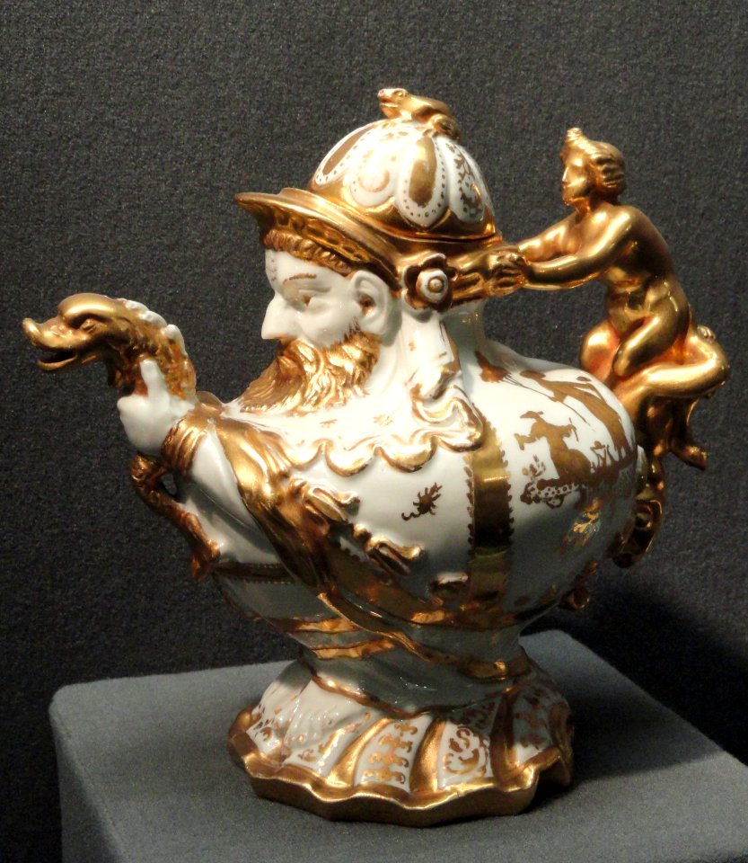 Teapot, c. 1719-1725, decorated in Dresden or Augsburg c. 1725-1730, Meissen, modeller Johann Jacob Irminger, Bottger hard-paste porcelain, gilding - Gardiner Museum, Toronto - DSC01065