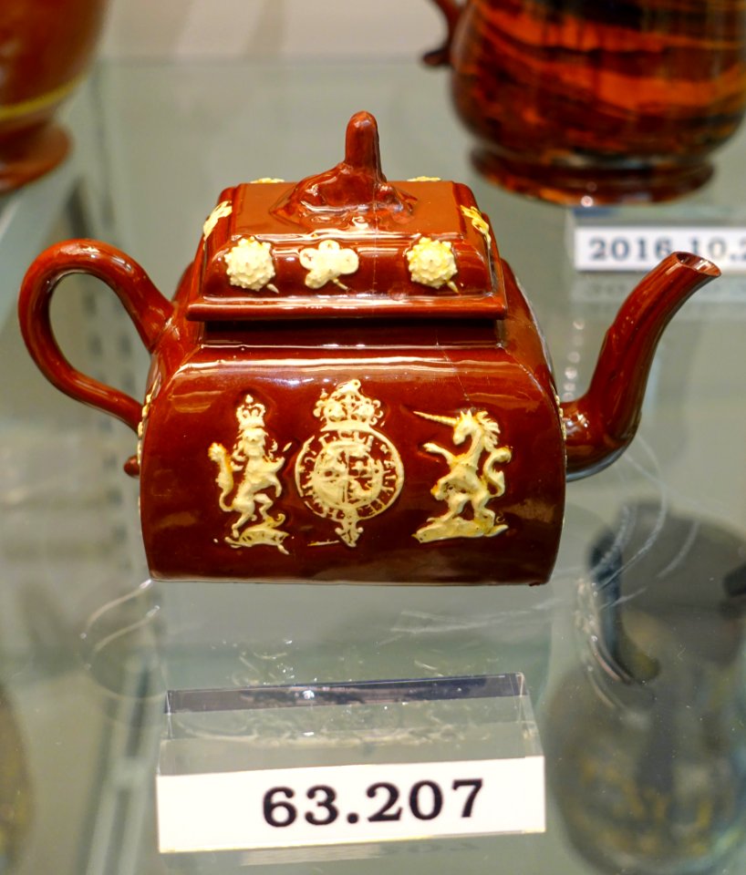Teapot, Staffordshire, England, c. 1760, lead-glazed redware, slip, HD 63.207 - Flynt Center of Early New England Life - Deerfield, Massachusetts - DSC04442