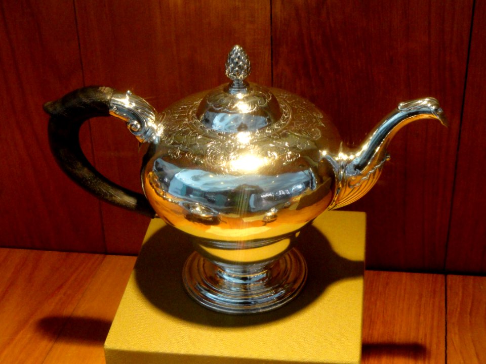 Teapot, Samuel Casey, Little Rest, Rhode Island, c. 1755, silver - Hood Museum of Art - DSC09323