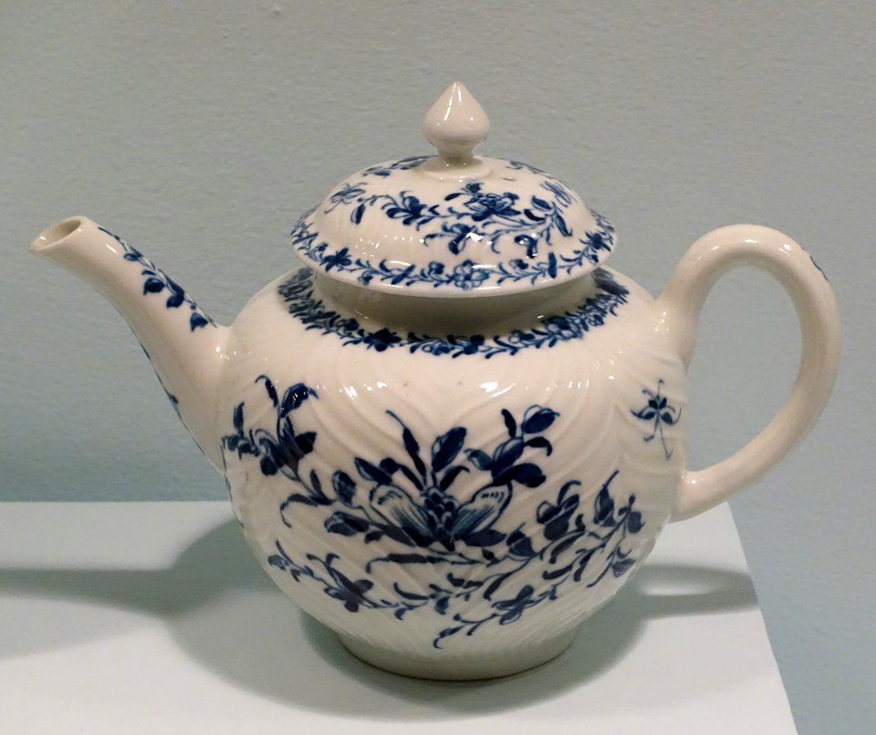 Teapot, Worcester Porcelain Manufactory, England, Dr. Wall period, 1750-1775, soft-paste porcelain - Krannert Art Museum, UIUC - DSC06618