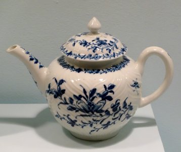 Teapot, Worcester Porcelain Manufactory, England, Dr. Wall period, 1750-1775, soft-paste porcelain - Krannert Art Museum, UIUC - DSC06618