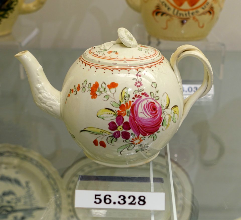 Teapot, Yorkshire or Staffordshire, England, 1770-1780, creamware, overglaze enamels, HD 56.328 - Flynt Center of Early New England Life - Deerfield, Massachusetts - DSC04552
