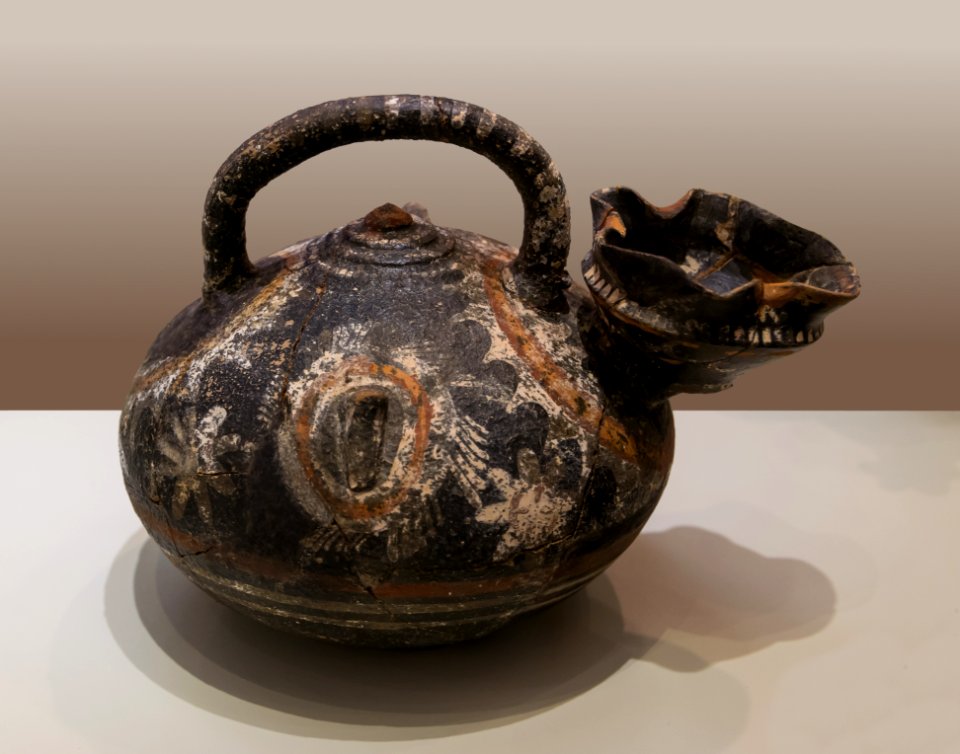 Tea pot Phaistos archmus Heraklion