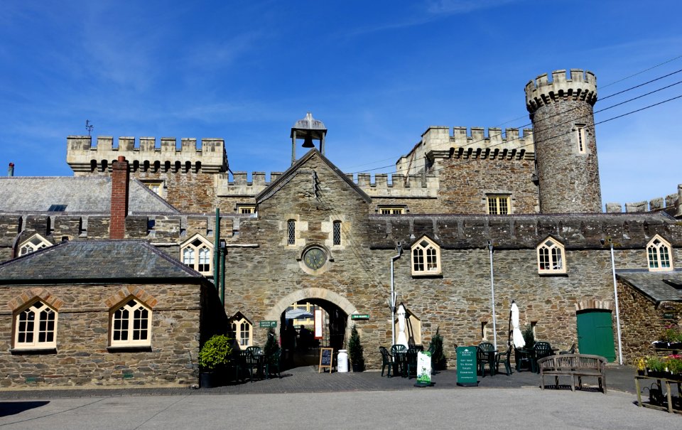Tea room - Caerhayes Castle - Cornwall, England - DSC03318