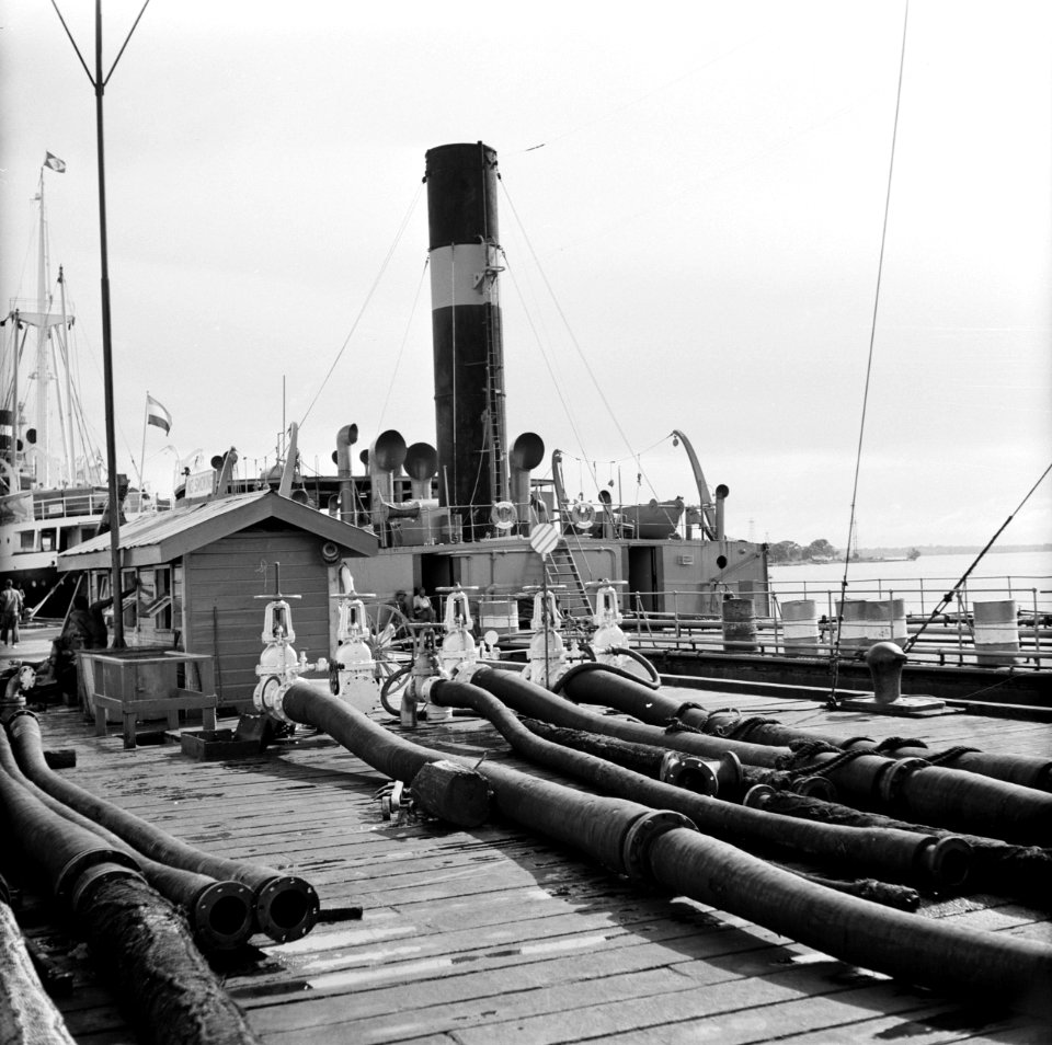 Tanker aan de kade op Trinidad, Bestanddeelnr 252-5377
