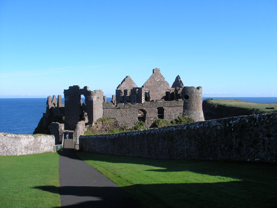 Travel ruins dunluce castle