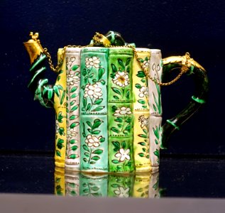 Teapot, Jingdezhen, China, with European gold mounts, 1700-1720 AD, porcelain - Peabody Essex Museum - Salem, MA - DSC05151 photo