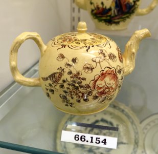 Teapot, Derbyshire or Staffordshire or Yorkshire, England, 1755-1765, creamware, overglaze enamels, HD 66.154 - Flynt Center of Early New England Life - Deerfield, Massachusetts - DSC04549