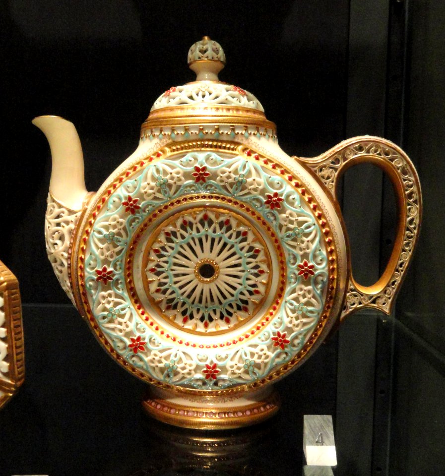 Teapot, designed by George Owen, made by Royal Worcester Porcelain Company - Royal Ontario Museum - DSC09507