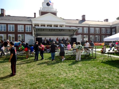 TCNJ The College of New Jersey outdoor event parents weekend