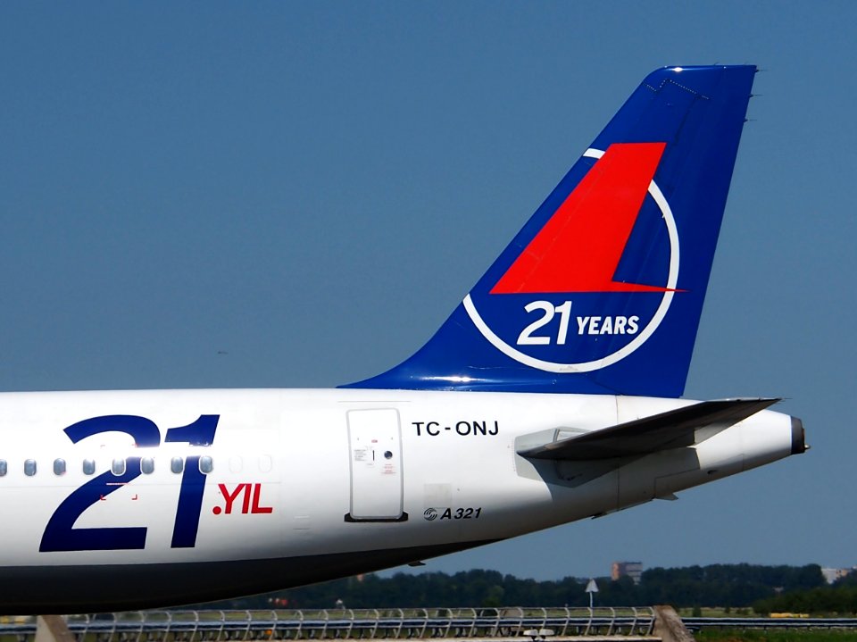 TC-ONJ Onur Air Airbus A321-131 - cn 385, taxiing 21july2013 pic-008