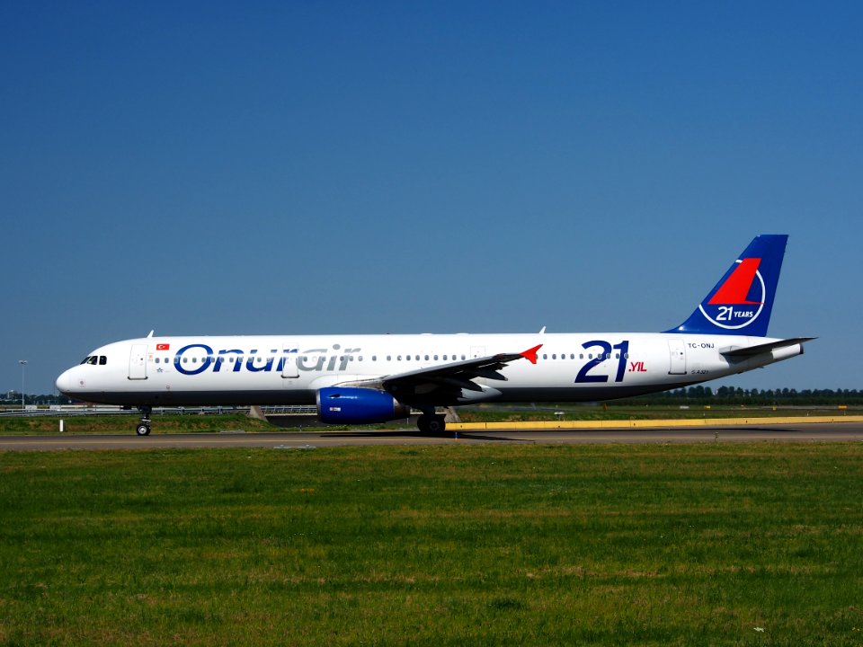 TC-ONJ Onur Air Airbus A321-131 - cn 385, taxiing 21july2013 pic-007