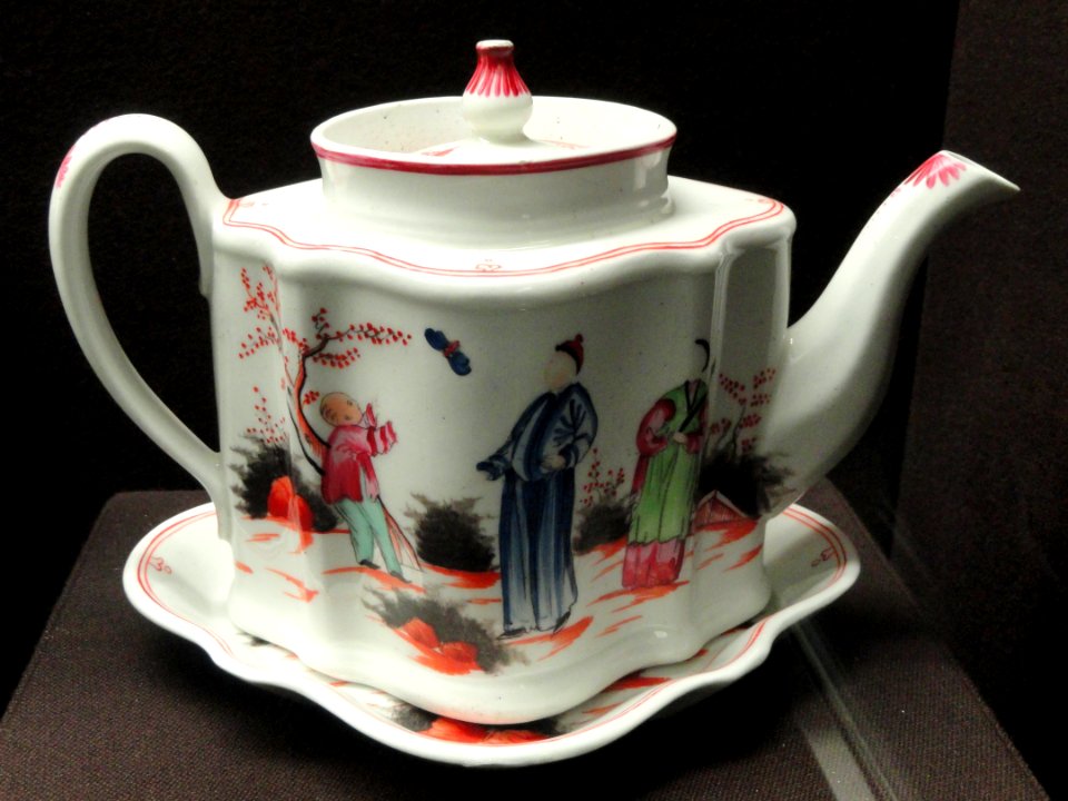 Teapot and stand, after a silver shape, c. 1795-1805, New Hall, Shelton, Staffordshire, hybrid hard-paste porcelain, overglaze enamels - Gardiner Museum, Toronto - DSC00770