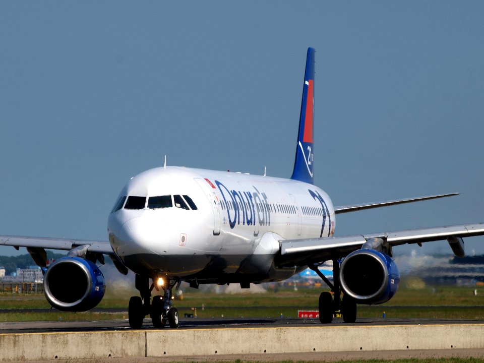 TC-ONJ Onur Air Airbus A321-131 - cn 385, taxiing 21july2013 pic-002