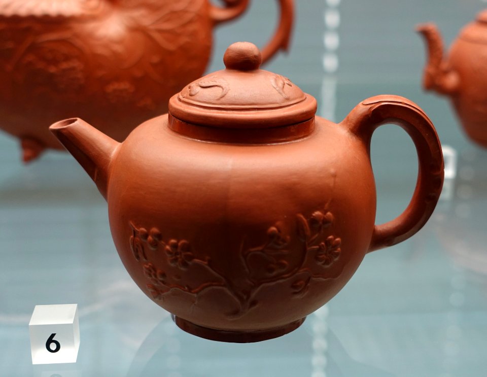 Teapot, Delft, c. 1680, red stoneware - Germanisches Nationalmuseum - Nuremberg, Germany - DSC02616