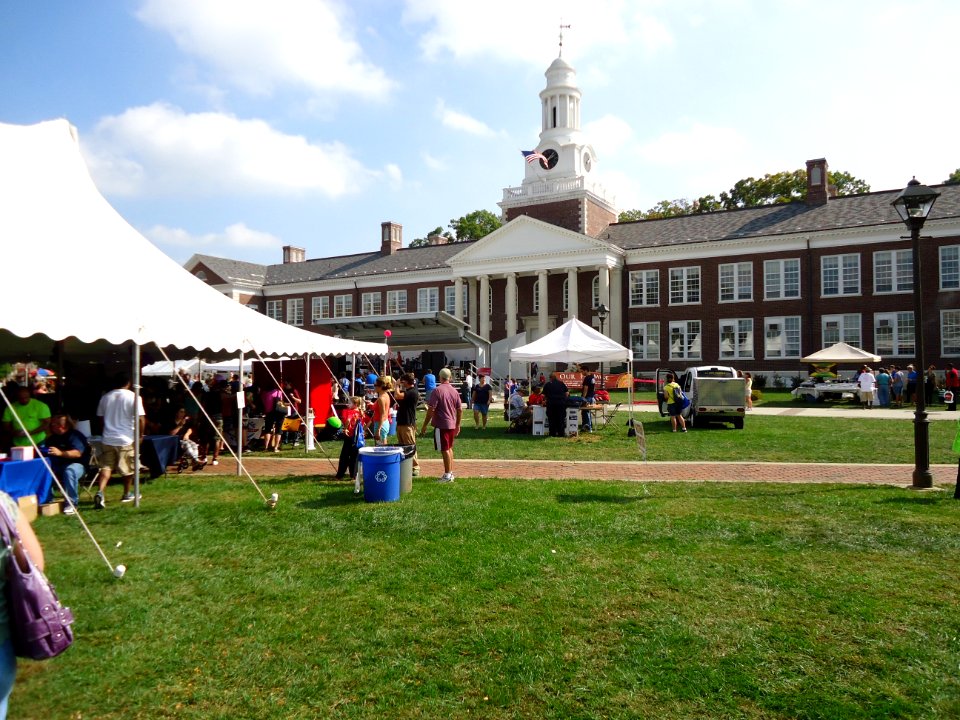 TCNJ The College of New Jersey outdoor fair event music and festivities