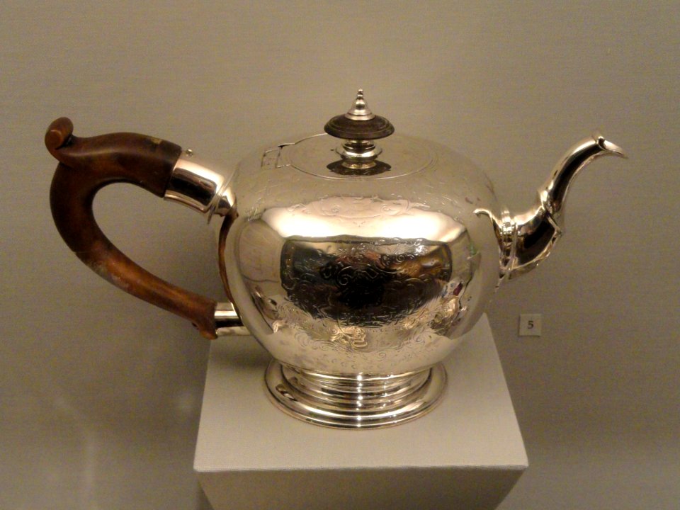 Teapot, Jacob Hurd, Boston, 1745, silver - Hood Museum of Art - DSC09222