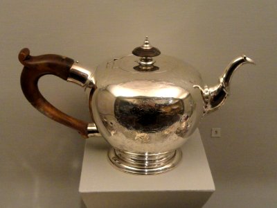 Teapot, Jacob Hurd, Boston, 1745, silver - Hood Museum of Art - DSC09222