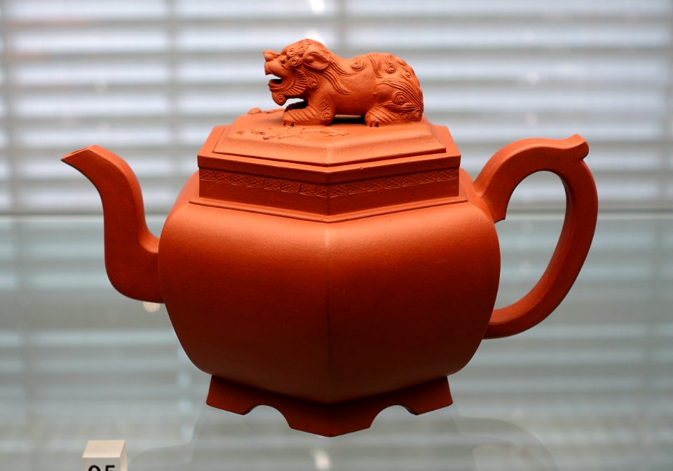Teapot, Meissen, c. 1710, red Bottger stoneware - Germanisches Nationalmuseum - Nuremberg, Germany - DSC02625