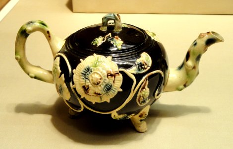 Teapot, Staffordshire, c. 1740 - Nelson-Atkins Museum of Art - DSC08745 photo