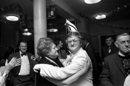 Tante Leen uitgeroepen tot Keizerin van de Jordaan, Bestanddeelnr 925-3443