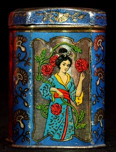 Tea sample tin with four Geishas, photo2