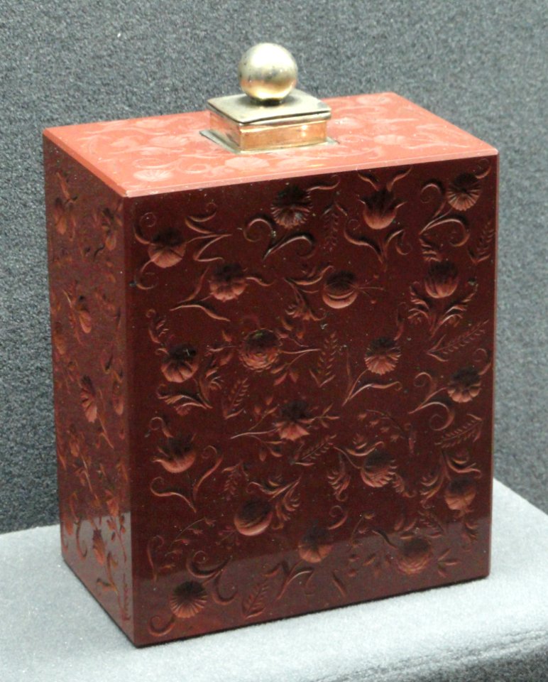 Tea cannister, c. 1715, Meissen, Bottger red stoneware, silver-gilt mounts - Gardiner Museum, Toronto - DSC01079