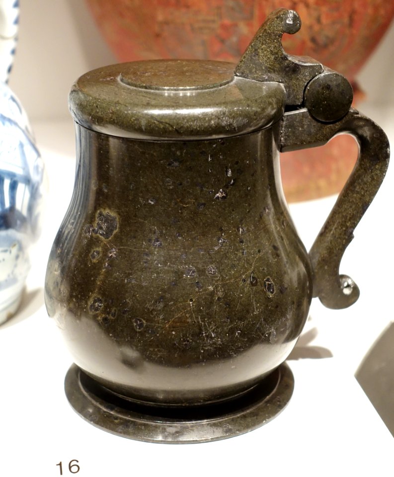 Tankard, probably from Germany, serpentine stone - Nordiska museet - Stockholm, Sweden - DSC09785