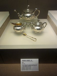 Tea Set with Fish-roe Mark and Plum Blossom Pattern, the late Qing Dynasty, Changsha Museum