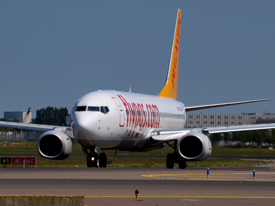 TC-CPC Pegasus Boeing 737-82R(WL) - cn 40878 taxiing 21july2013 pic-001