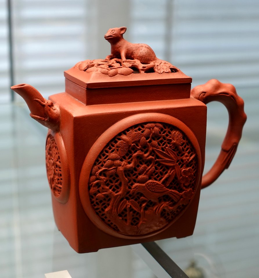 Teapot, Meissen, c. 1710, red Bottger stoneware - Germanisches Nationalmuseum - Nuremberg, Germany - DSC02626