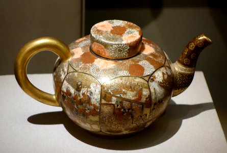 Teapot, Japan (Kyoto), Seikozan workshop, undated, earthenware with overglaze and gold - Chazen Museum of Art - DSC02405