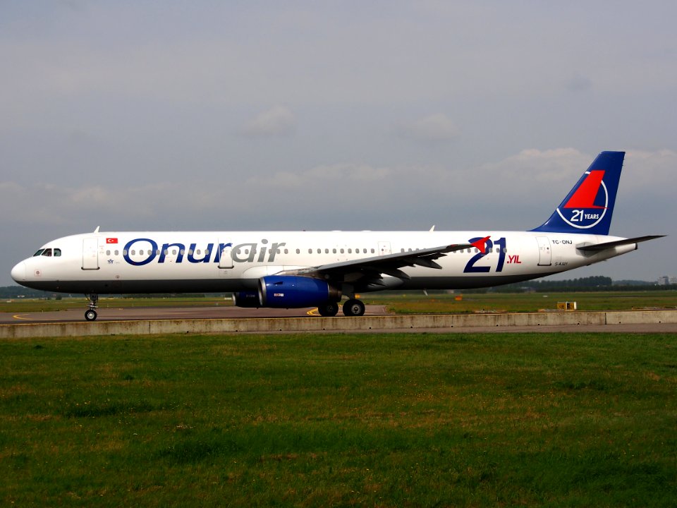 TC-ONJ Onur Air Airbus A321-131 - cn 385 taxiing 14july2013 pic-003