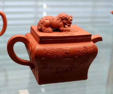 Teapot, Meissen, c. 1710, reddish brown Bottger stoneware - Germanisches Nationalmuseum - Nuremberg, Germany - DSC02623