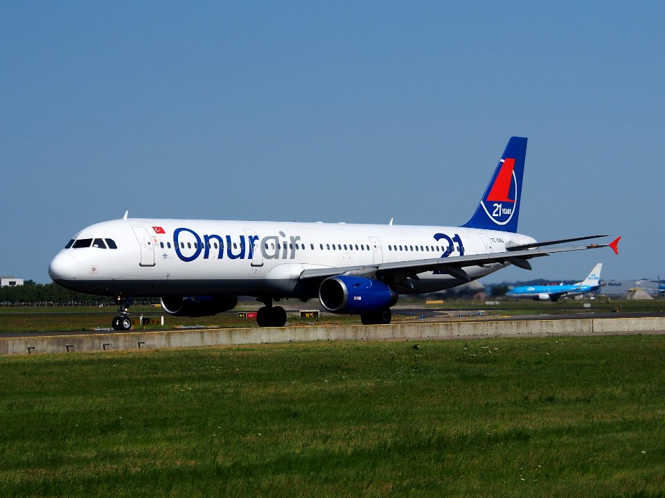 TC-ONJ Onur Air Airbus A321-131 - cn 385, taxiing 21july2013 pic-004