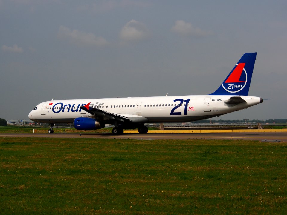 TC-ONJ Onur Air Airbus A321-131 - cn 385 taxiing 14july2013 pic-005