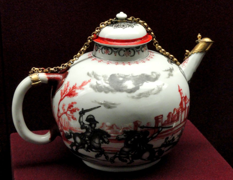 Teapot, c. 1725, Du Paquier factory, hard-paste porcelain, overglaze black, iron-red enamels, gilding, gilt-metal mounts - Gardiner Museum, Toronto - DSC00990