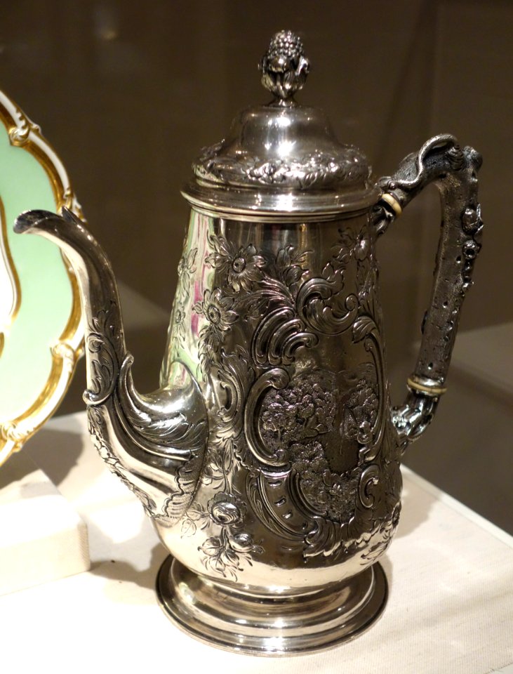 Teapot, by Obediah Rich, Boston, Massachusetts, 1840-1850, silver - Winterthur Museum - DSC01424