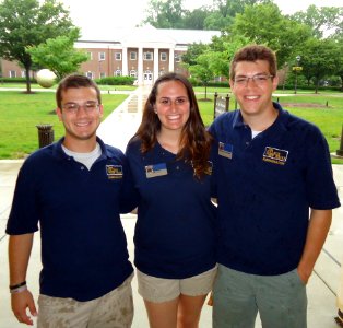 TCNJ Campus ambassadors welcome visitors
