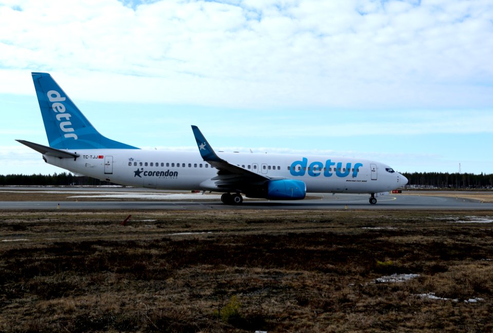 TC-TJJ Oulu Airport 20160403 03