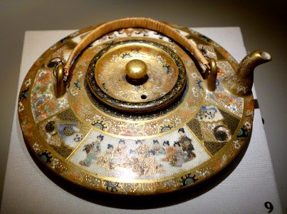 Teapot, Japan, Shutsuzan workshop, undated, earthenware with overglaze and gold - Chazen Museum of Art - DSC02396
