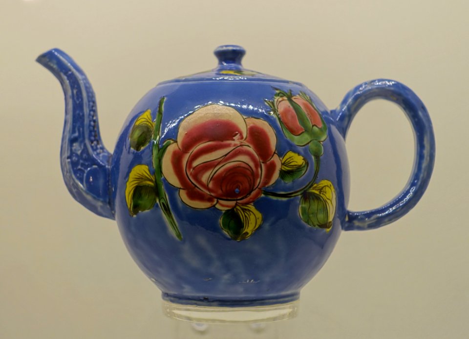 Teapot, England, probably Staffordshire, c. 1760, salt-glazed stoneware - Montreal Museum of Fine Arts - Montreal, Canada - DSC09230